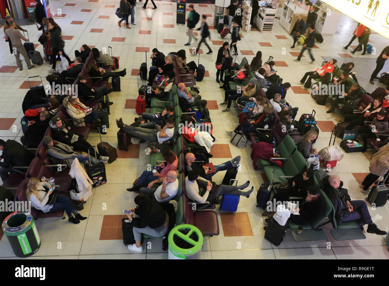 Gatwick Sussex 24th December 2018 Passengers On Christmas