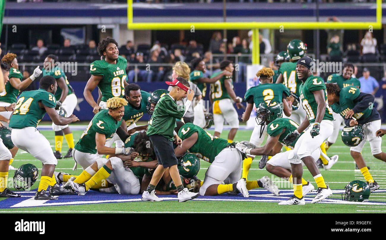 Arlington, Texas, USA. 12th Dec, 2018. The Longview Lobos celebrate their victory in the UIL Texas 6A D2 state championship football game between the Longview Lobos and the West Brook Bruins at AT&T Stadium in Arlington, Texas. Kyle Okita/CSM/Alamy Live News Stock Photo