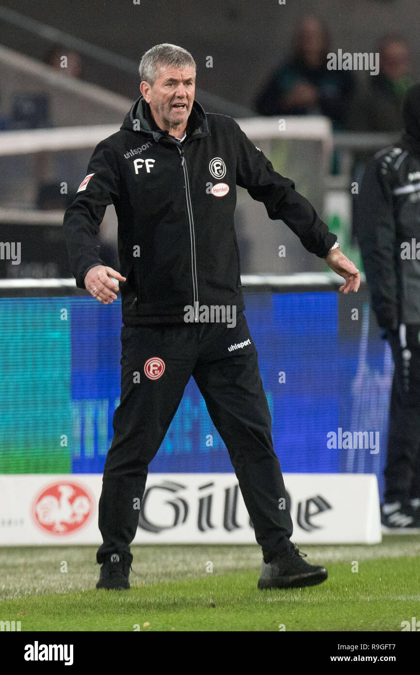 Hanover, Deutschland. 22nd Dec, 2018. Coach Friedhelm FUNKEL (D) gives instructions, instructions, full figure, portrait format, Soccer 1. Bundesliga, 17th matchday, Hanover 96 (H) - Fortuna Dusseldorf (D) 0: 1, on 22.12.2018 in Hannover/Germany. ¬ | usage worldwide Credit: dpa/Alamy Live News Stock Photo