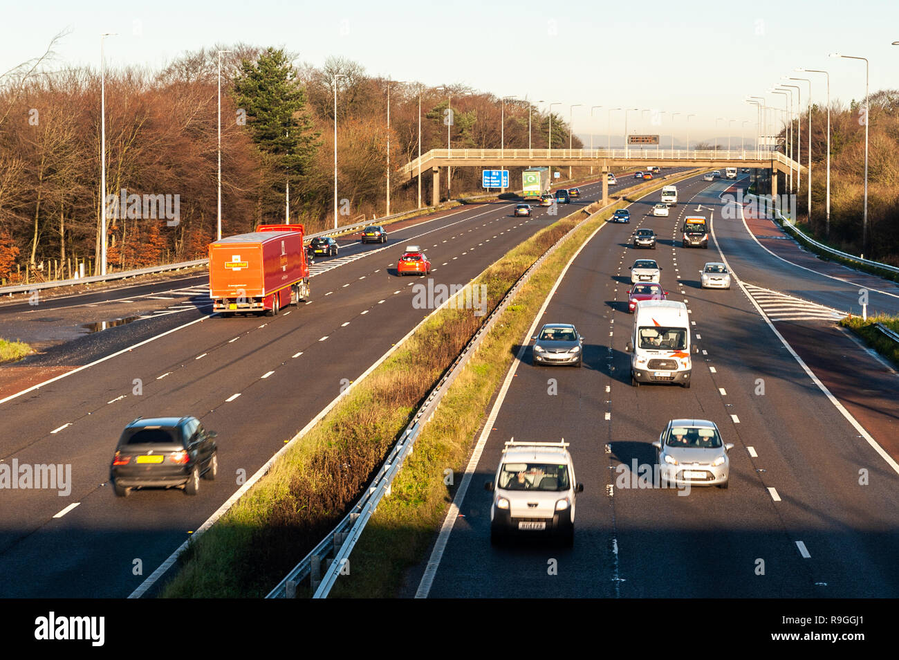 Chorley, UK. 24th Dec, 2018. Cars race up the M6 on the busiest travel day of the year. It is predicted half of Britain's vehicles will be on the road today. Credit: Andy Gibson/Alamy Live News. Stock Photo