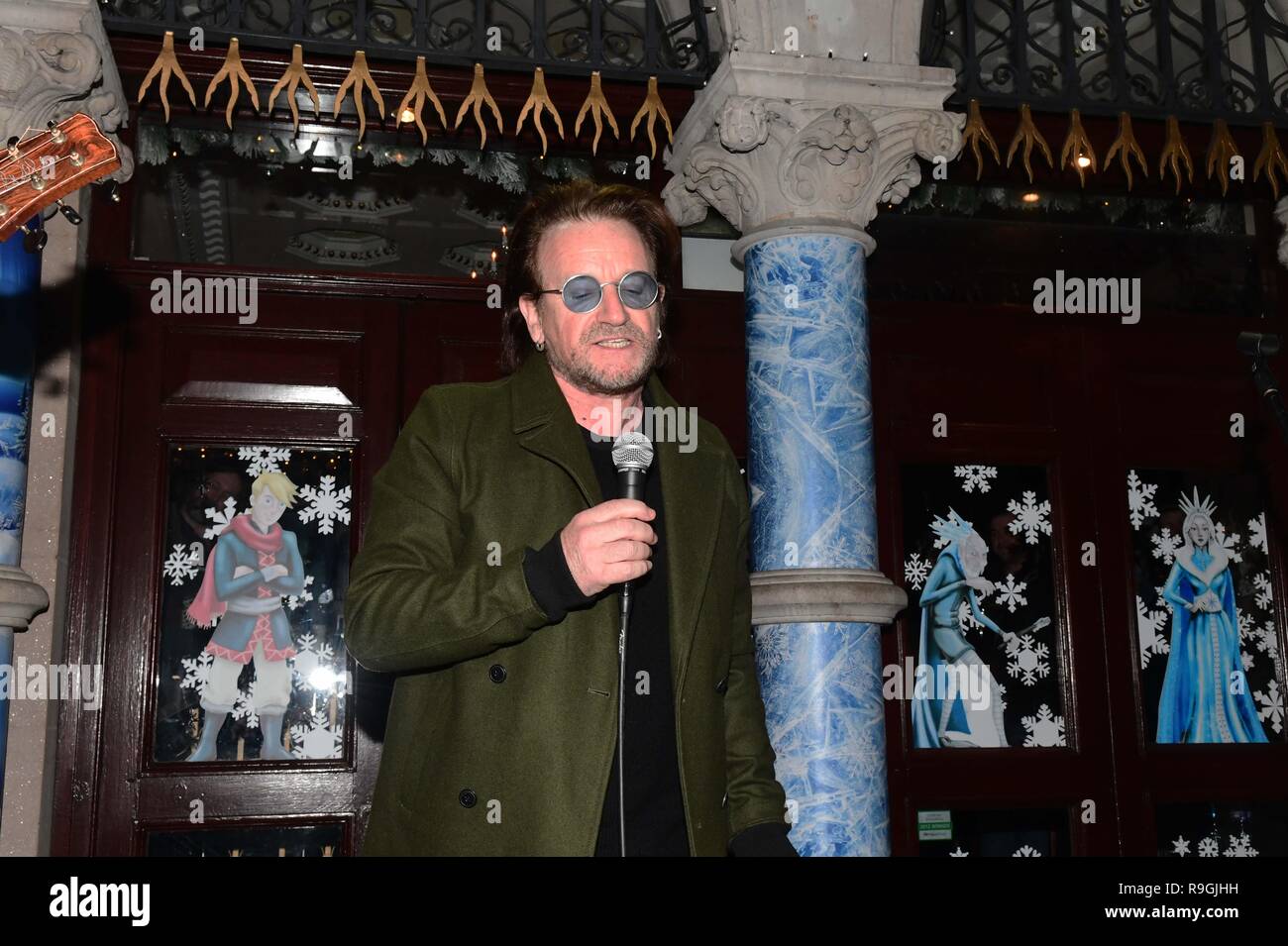 Bono Busking High Resolution Stock Photography and Images - Alamy