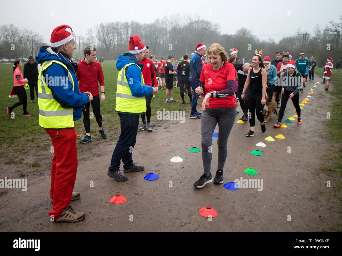 Redditch, Worcestershire, UK. 25th Dec, 2018. UK. Runners complete the Arrow Valley parkrun on Christmas morning. The run at Arrow Valley Country Park in Redditch, Worcestershire, on Christmas Day was held as an extra event to the normal Saturday morning 5k time trial. Credit: Colin Underhill/Alamy Live News Stock Photo