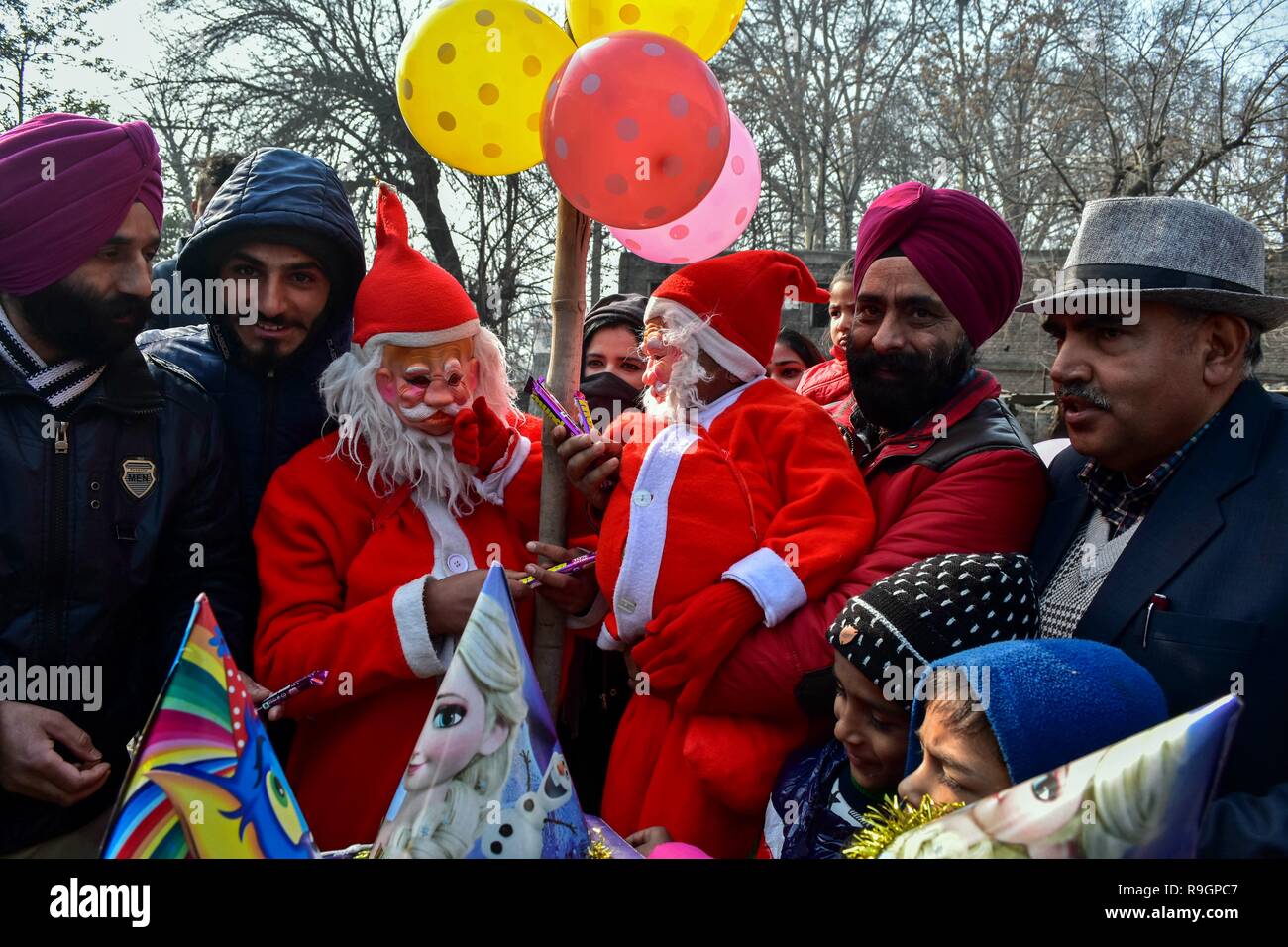 Indian santa claus hires stock photography and images Alamy