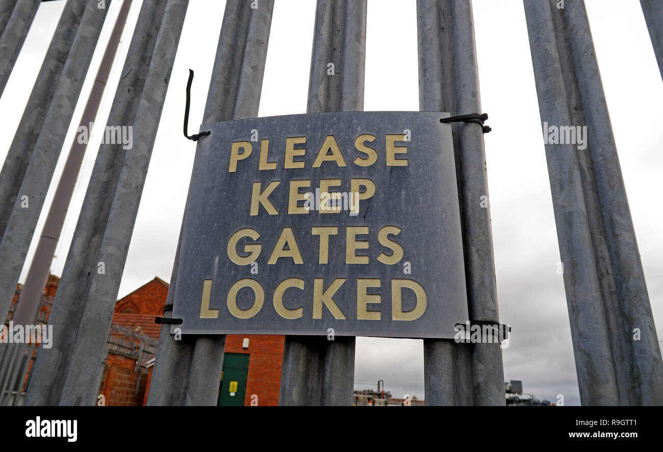 'Please Keep Gates Locked' sign on an electrical distribution substation, Bridgwater, Somerset, South West England, UK Stock Photo