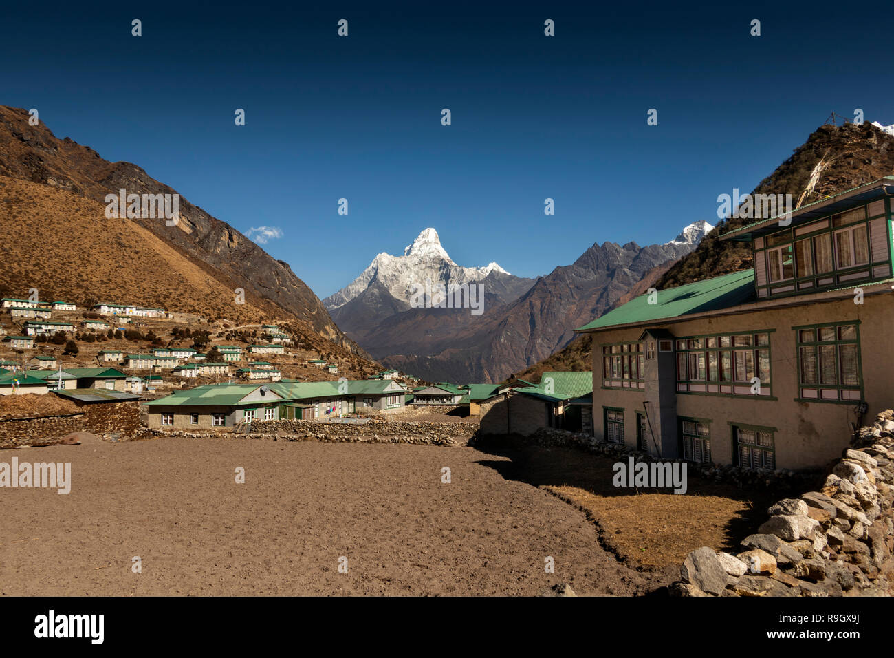 Nepal, Everest Base Camp Trek, Khumjung, winter, agricultural field amongst village houses Stock Photo