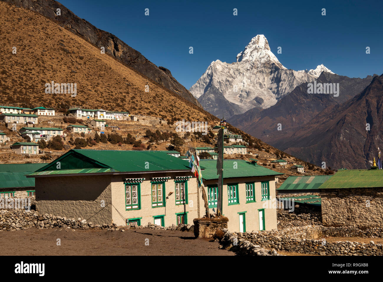 Nepal, Everest Base Camp Trek, Khumjung, village houses with view of Ama Dablam Stock Photo