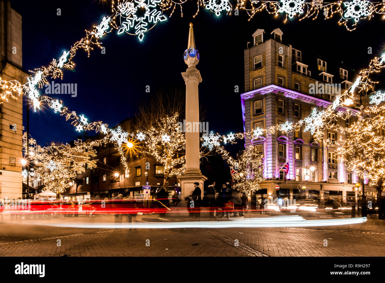 Seven Dials, Covent Garden,London, England, United Kingdom. 22 December 2018. Late night shopping, and festive Christmas lights in 7 Dials, Covent Stock Photo