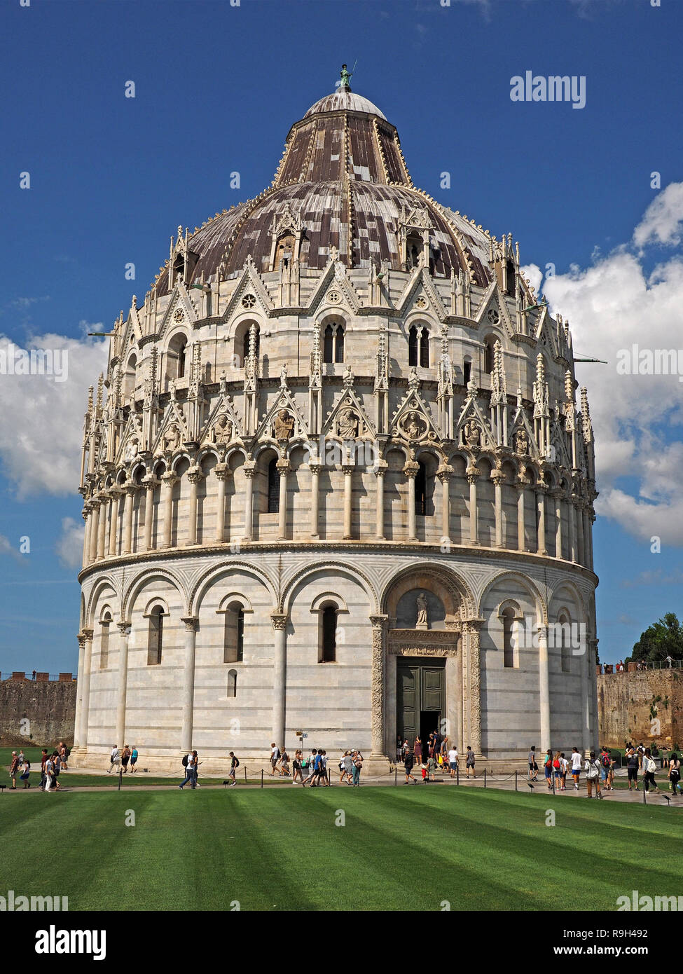 the ornate white marble Baptistery of San Giovanni on the Piazza dei Miracoli in Pisa,Tuscany,Italy Stock Photo