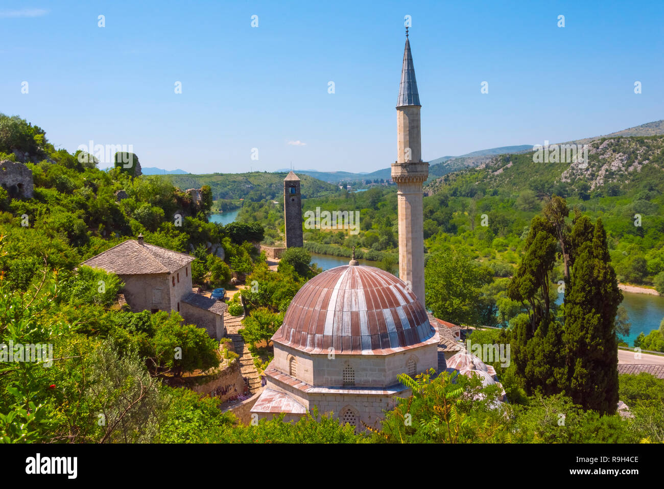 Hajji Alija Mosque overlooking the Neretva River, Pocitelj, Bosnia and Herzegovina Stock Photo