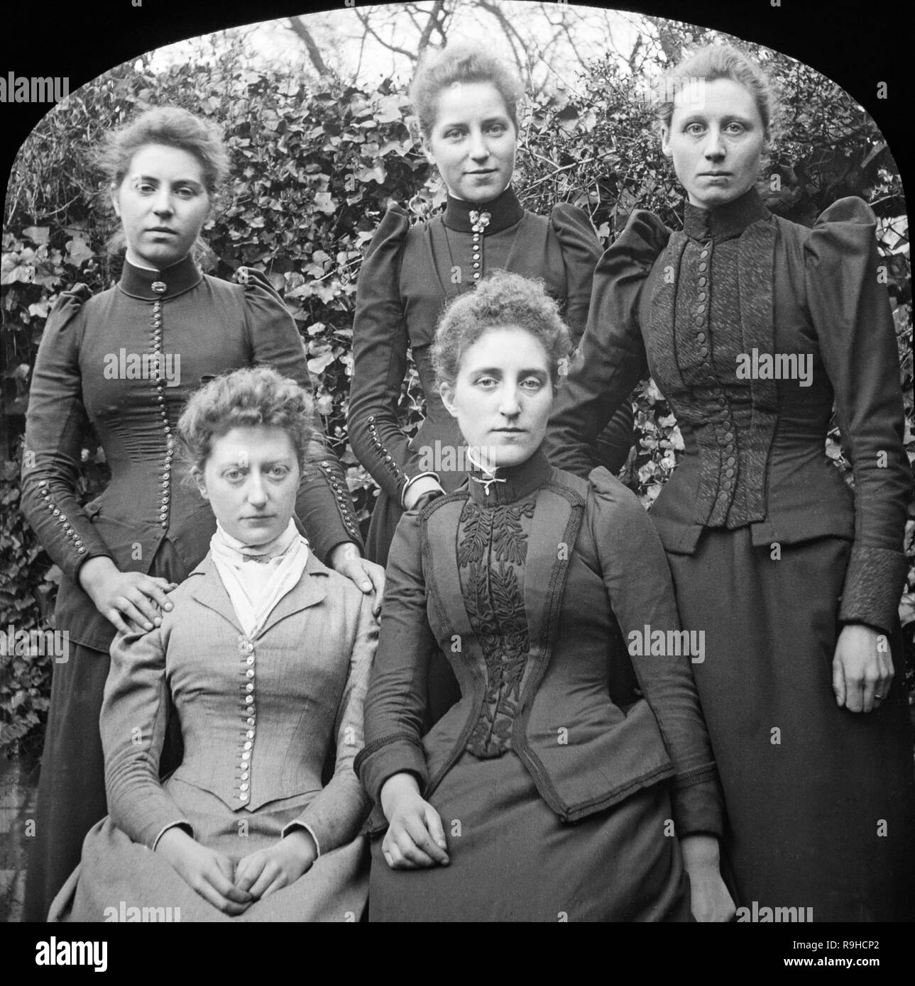 Victorian clothes fashion hi-res stock photography and images - Alamy
