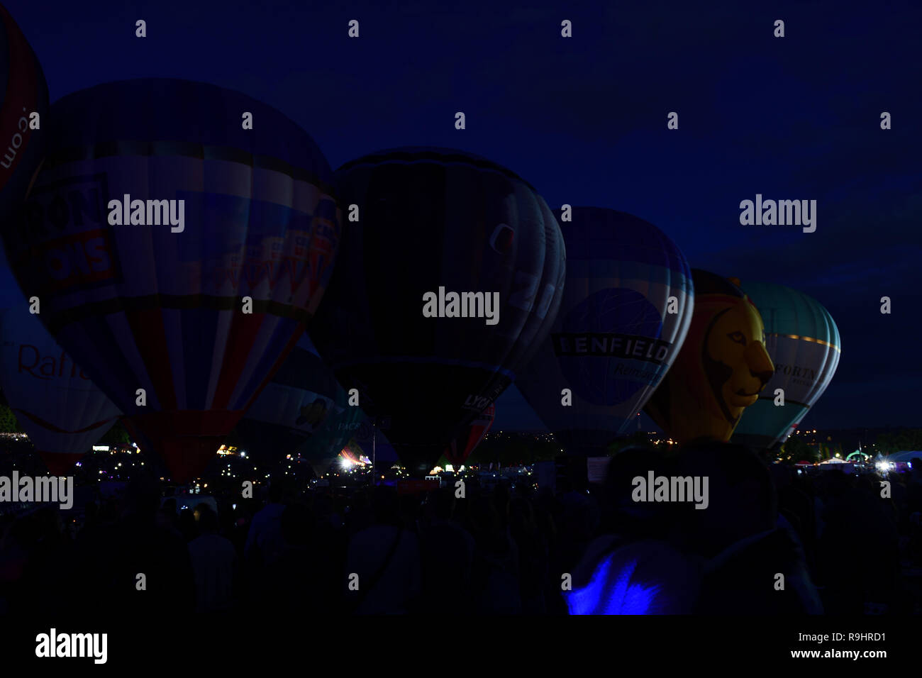 Hot air balloon darkness night hi-res stock photography and images - Alamy