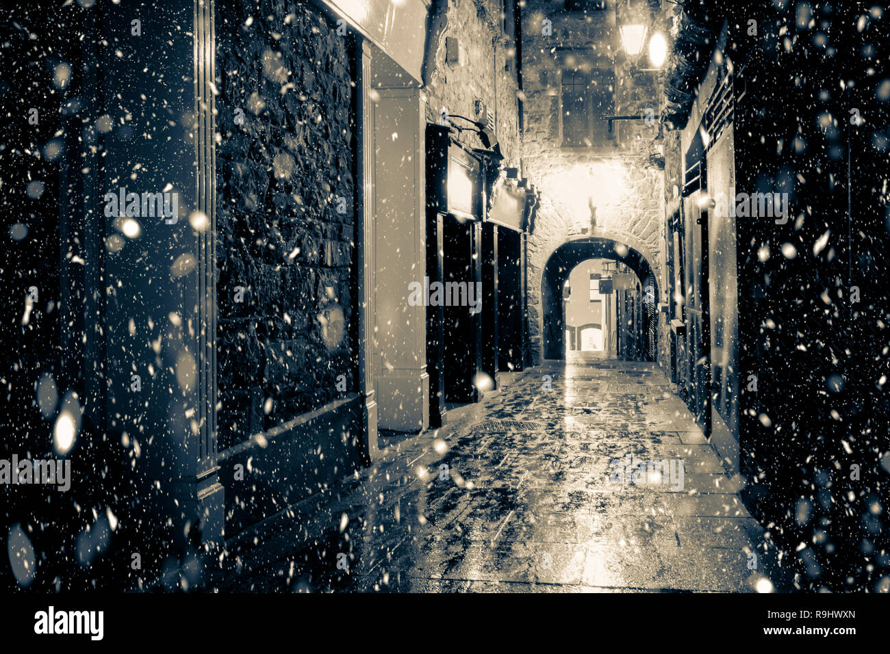 Night Alley Snow High Resolution Stock Photography and Images Alamy