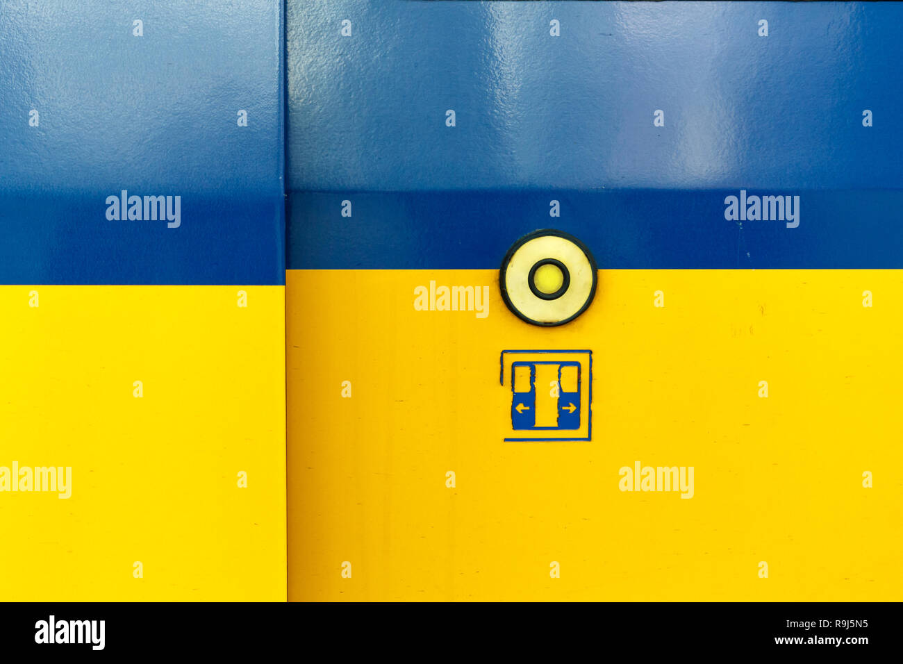Train door button hi-res stock photography and images - Alamy