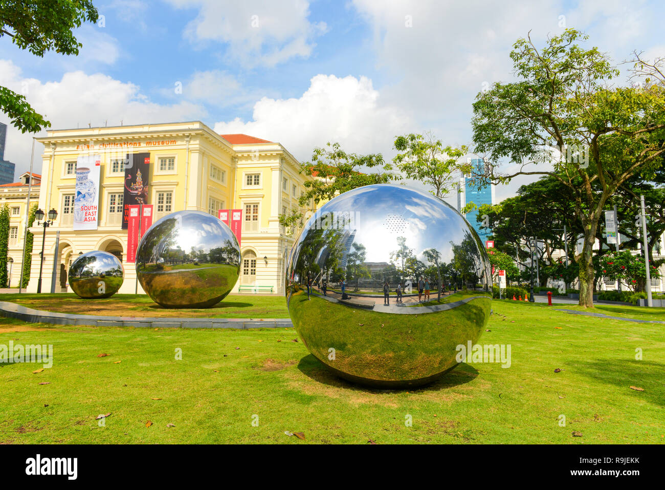 SINGAPORE NOVEMBER 16, 2018 Mirror Balls in Empress Place in front