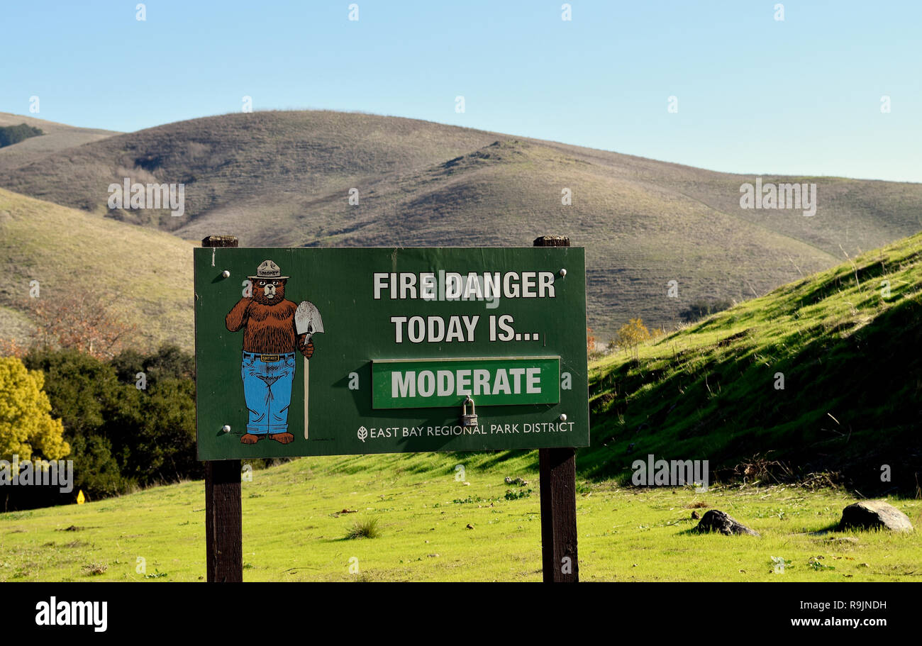 fire danger sign set at moderate in Garin East Bay Regional park, Hayward, California Stock Photo