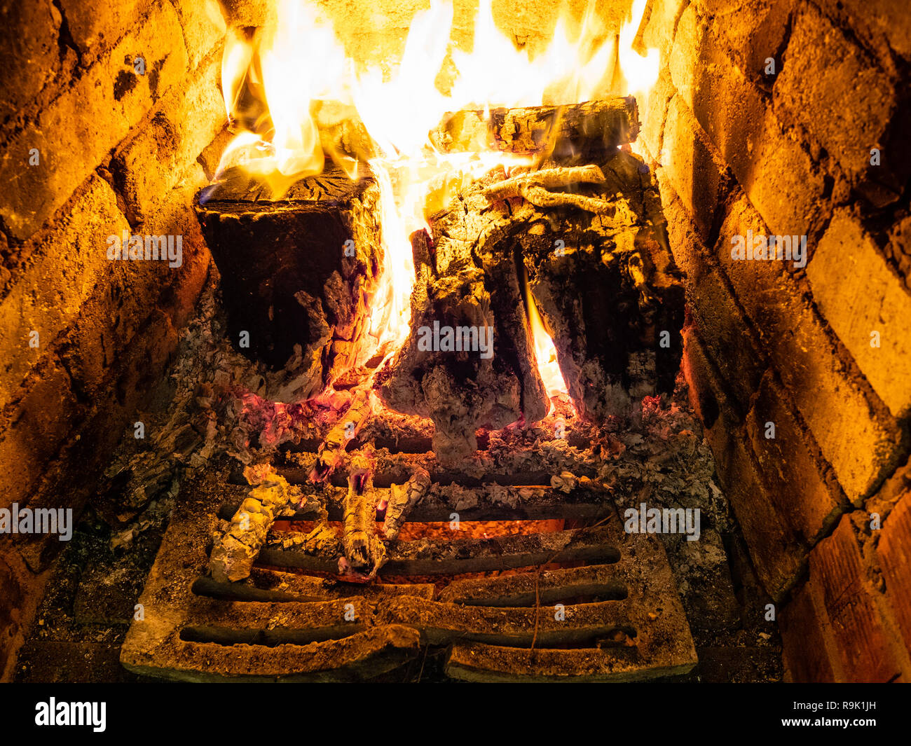 Burning and glowing pieces of wood in Fireplace Stock Photo - Alamy