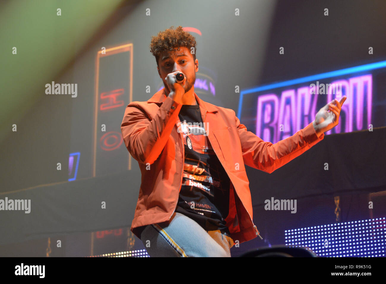 Rak su performing hi-res stock photography and images - Alamy