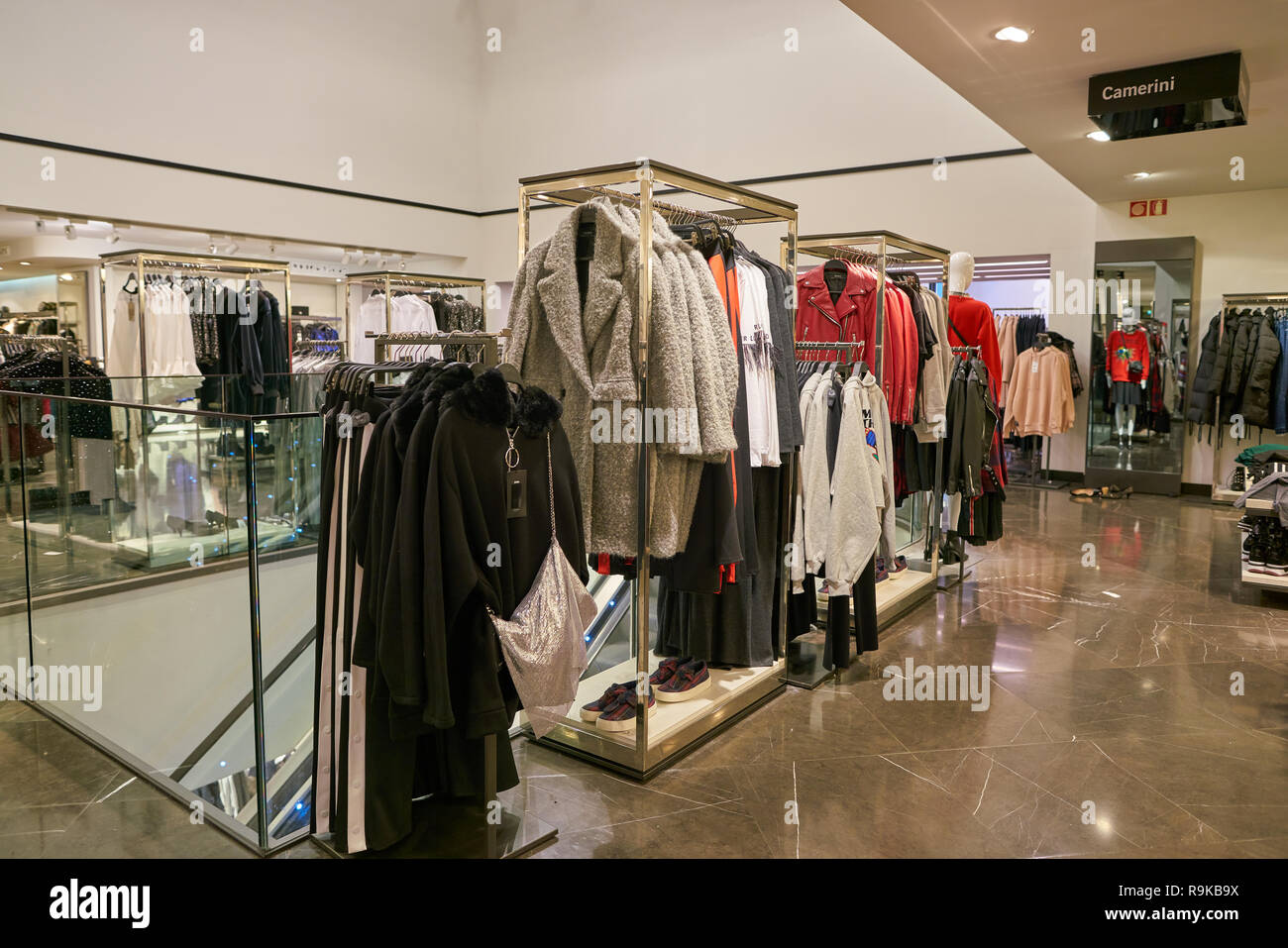 MILAN, ITALY - CIRCA NOVEMBER, 2017: interior shot of Zara shop in Milan  Stock Photo - Alamy