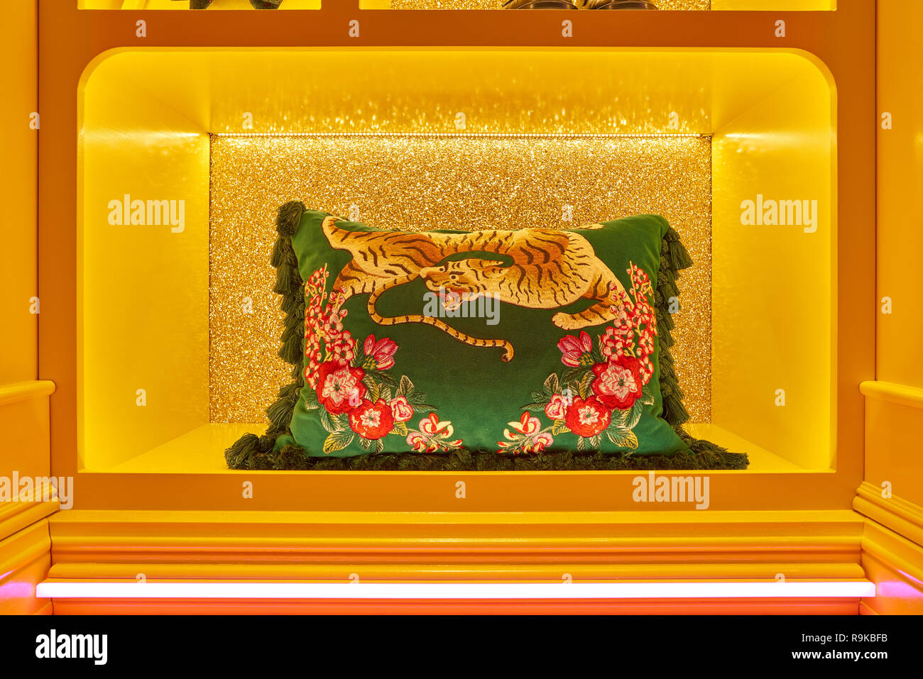 High italian leather goods hi-res stock photography and images - Alamy