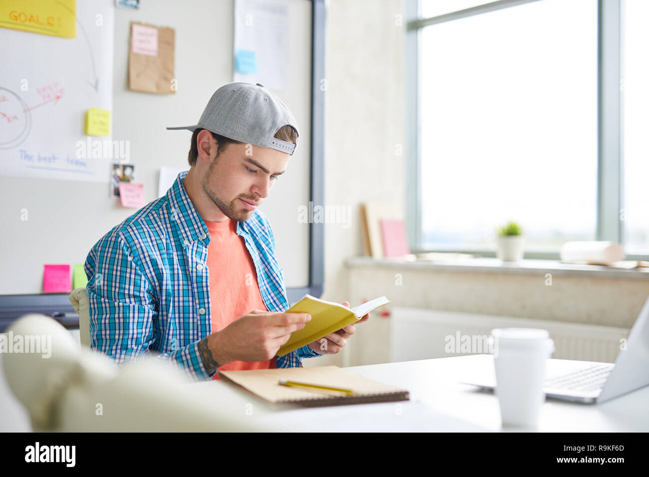 College student serious man hi-res stock photography and images - Alamy