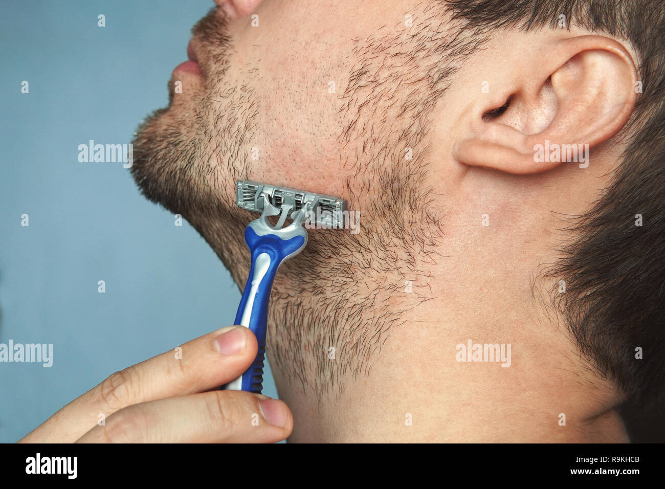 shave beard with razor
