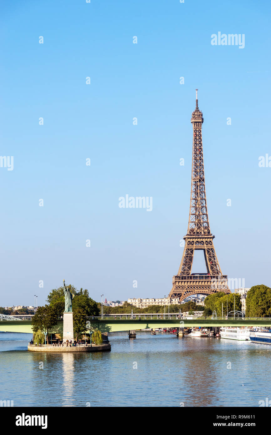 Statue of Liberty and Eiffel tower - Paris, France Stock Photo