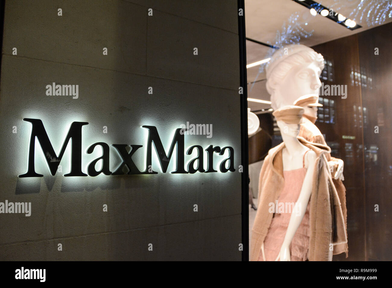 MaxMara flagship store on Old Bond Street, London, England, UK Stock Photo