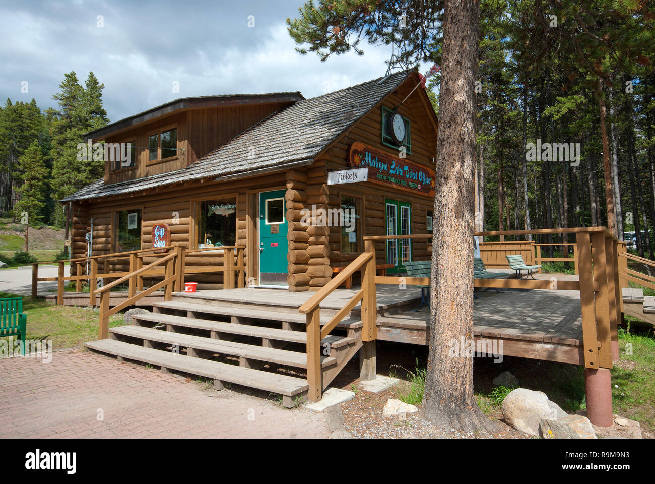 Maligne Lake ticket office and gift shop, Jasper National Park, Rocky