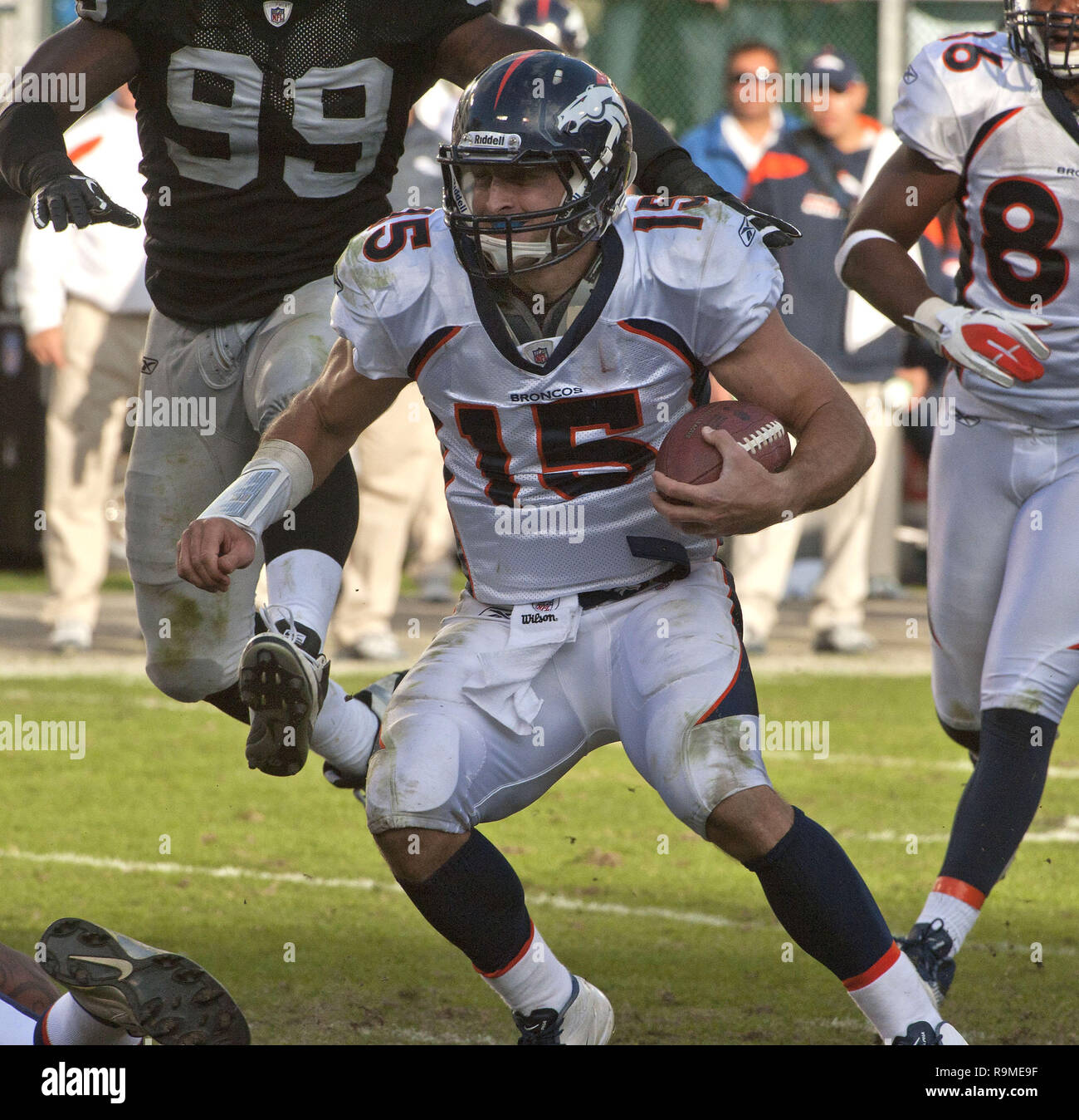 Nov 6, 2011; Oakland, CA, USA; Denver Broncos fullback Spencer Larsen (46)  before a play against the Oakland Raiders during the first quarter at O.co  Coliseum. Denver defeated Oakland 38-24 Stock Photo - Alamy