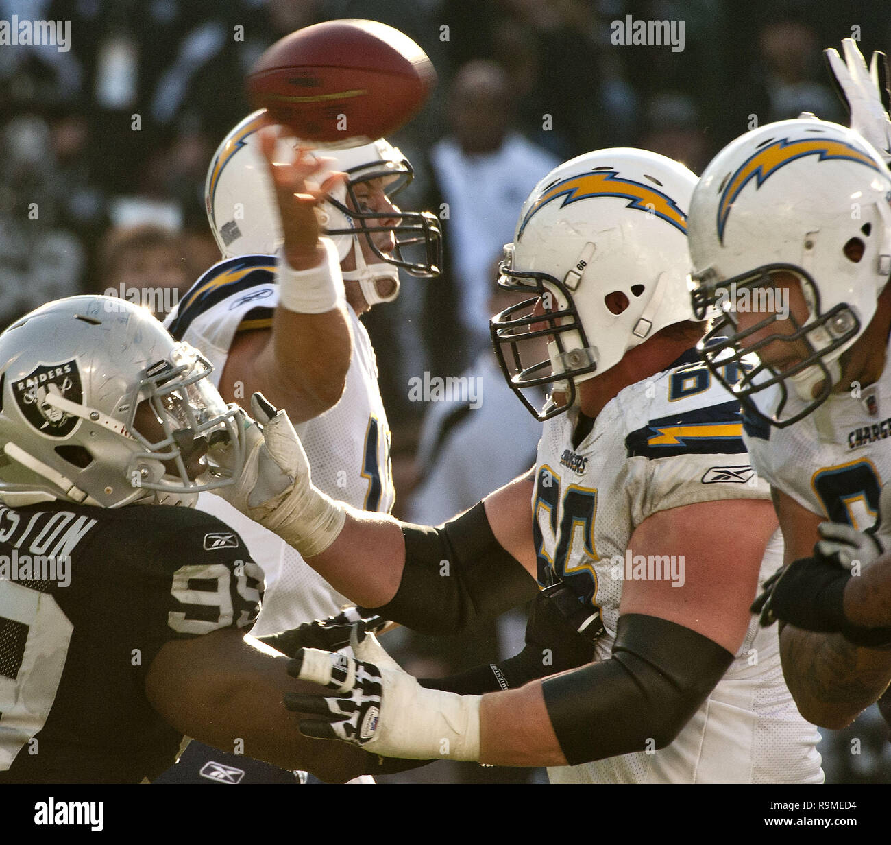 September 3, 2000 - Oakland, California, U.S - Oakland Raiders vs. San  Diego Chargers at Oakland Alameda County Coliseum Sunday, September 3,  2000. Raiders beat Chargers 9-6. Oakland Raiders linebacker William Thomas (