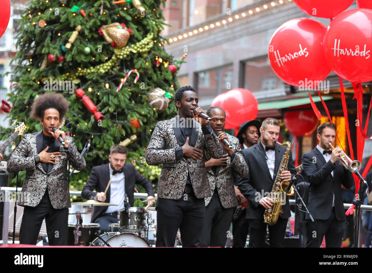 Harrods opening london hires stock photography and images Alamy
