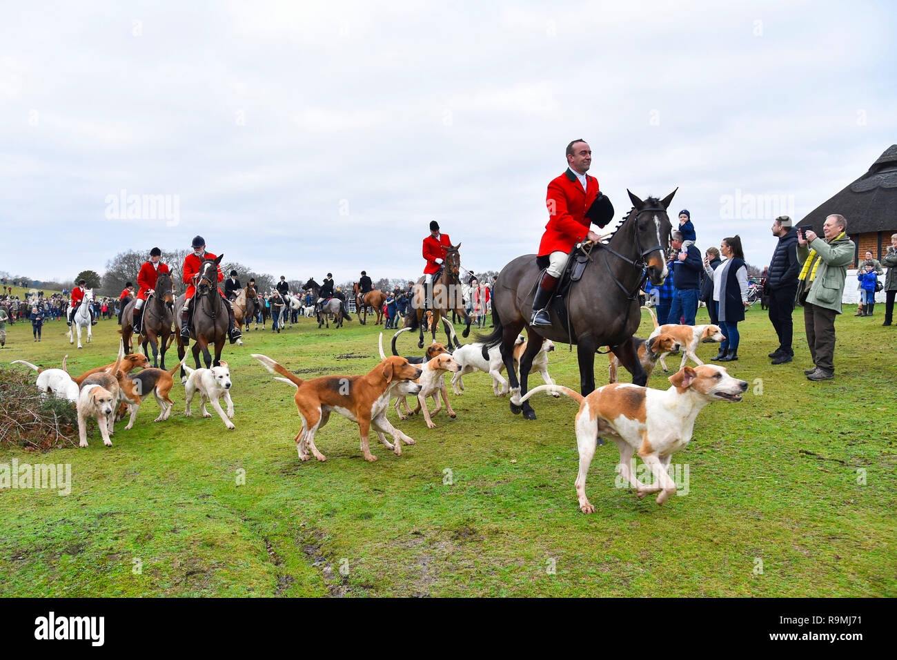 Lyndhurst, Hampshire, UK.  26th December 2018.  The New Forest Hounds hunt meets up for their annual Boxing Day hunt at Boltons Bench at Lyndhurst in Hampshire.  The huntsmen and hounds.  Picture Credit: Graham Hunt/Alamy Live News Stock Photo