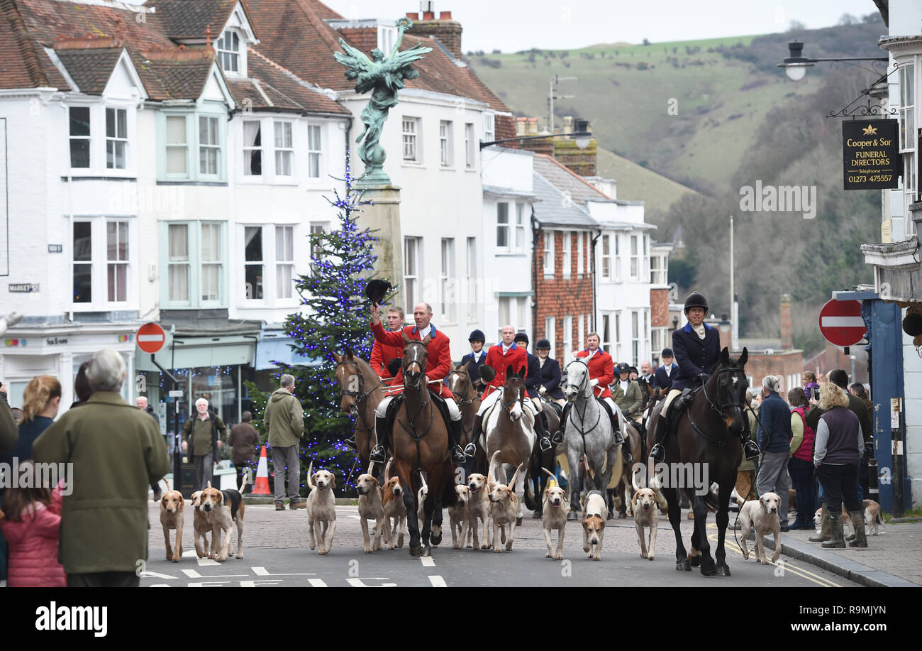 Lewes, Sussex, UK. 26th Dec, 2018. Thousands turn out to watch the Southdown and Eridge Foxhounds parade through Lewes on Boxing Day this morning Credit: Simon Dack/Alamy Live News Stock Photo