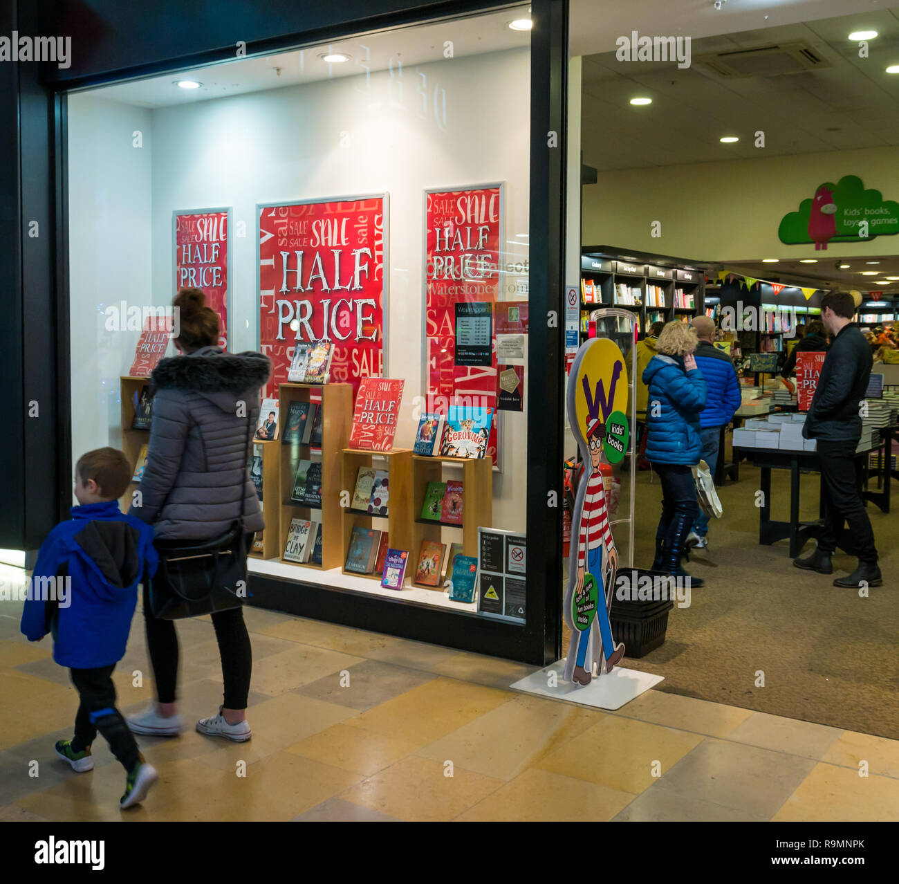 Ocean Terminal shopping centre, Leith, Edinburgh, Scotland, United Kingdom, 26th December 2018. Waterstones book store front advertising a half price Boxing Day sale with shoppers browsing and walking past the shop window display Stock Photo