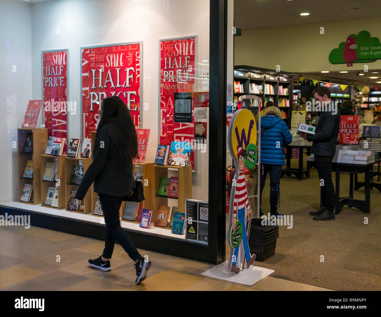Ocean Terminal shopping centre, Leith, Edinburgh, Scotland, United Kingdom, 26th December 2018. Waterstones book store front advertising a half price Boxing Day sale with shoppers browsing and walking past the shop window display Stock Photo