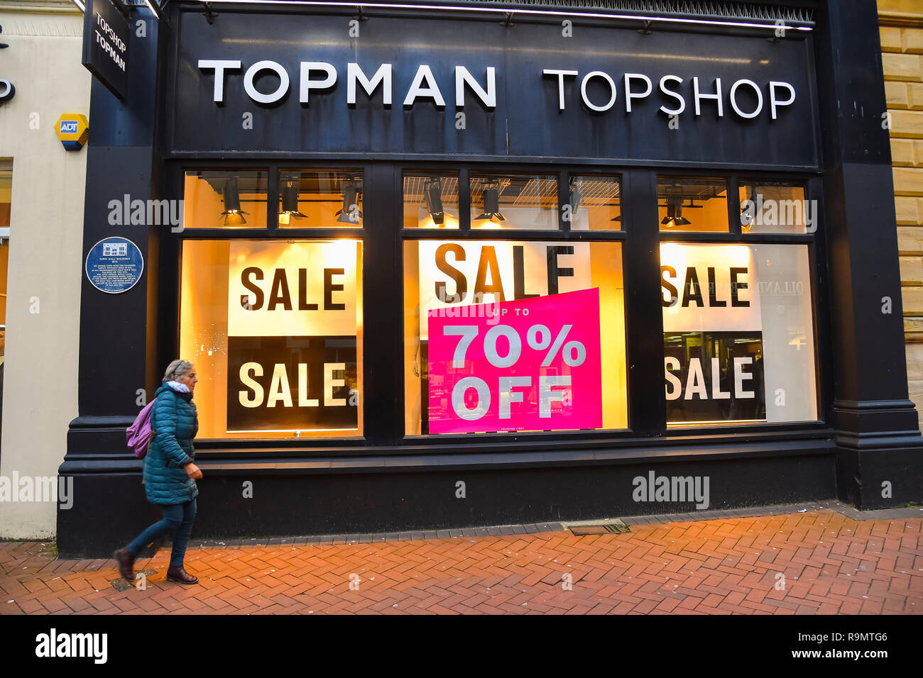 Shops with sales signs hires stock photography and images Alamy