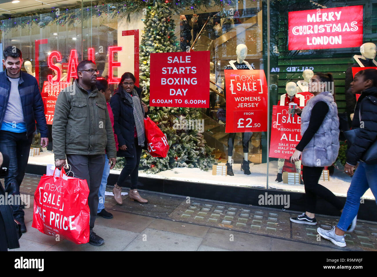 Next boxing day hi res stock photography and images Alamy