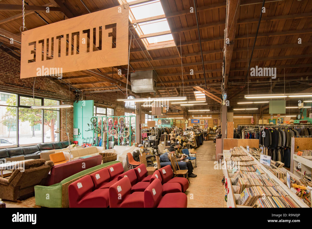 Charity shop clothing hires stock photography and images Alamy