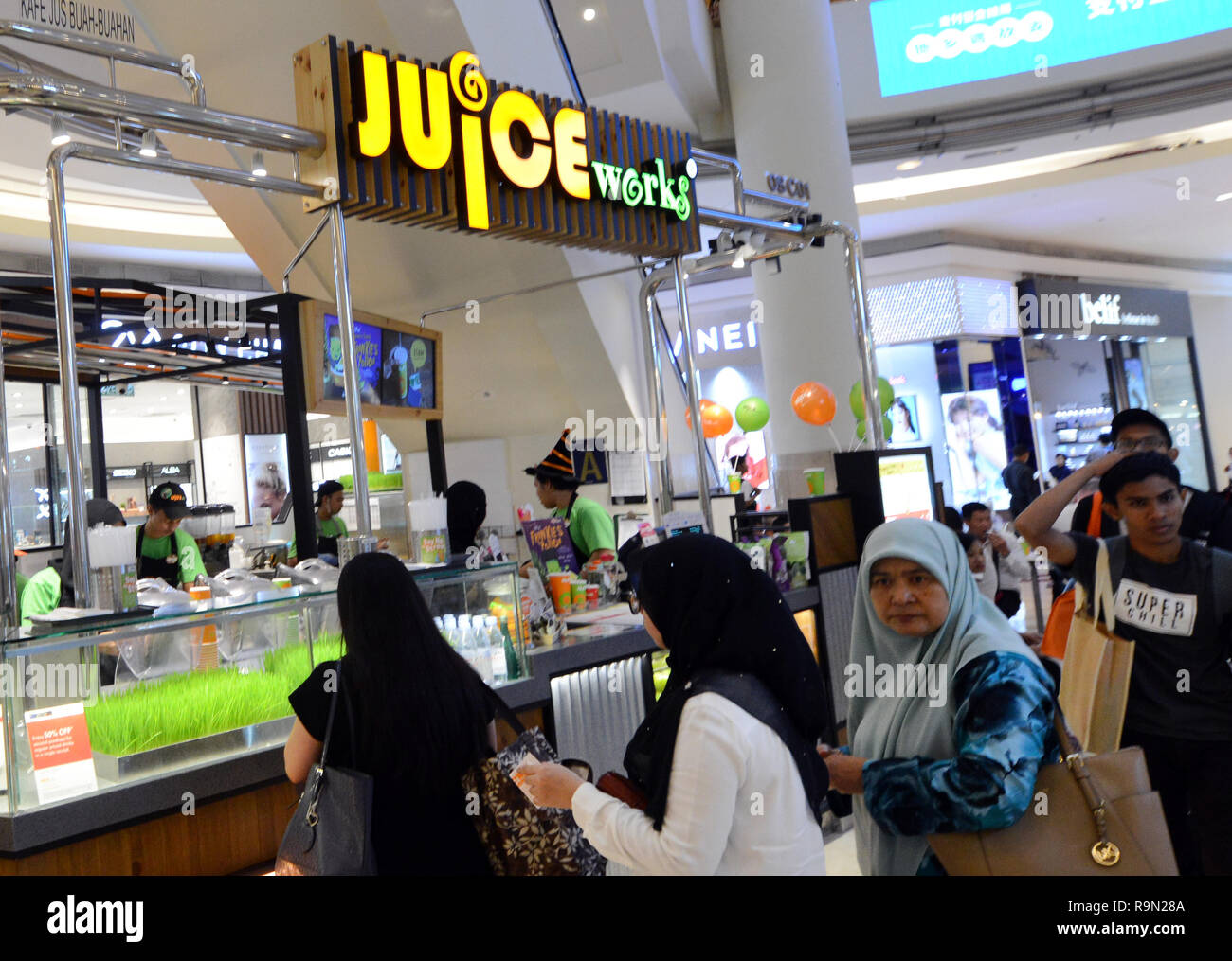 Malaysians hires stock photography and images Alamy