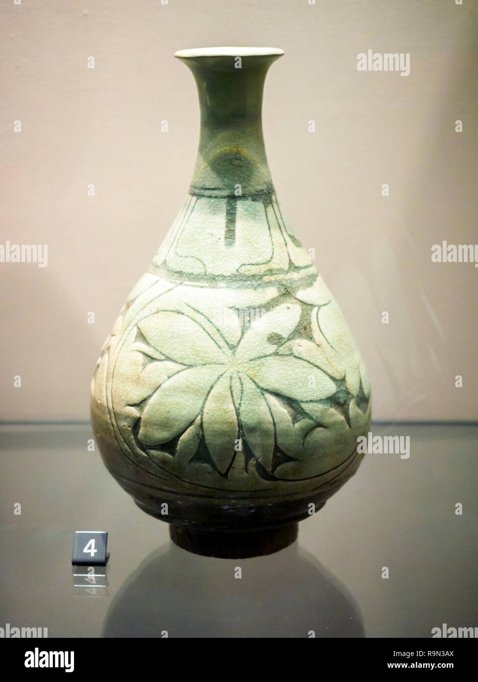 Pear Shaped Bottle 1400-1500 Choson Dynasty (Korea) Stoneware, brushed with slip, carved and glazed Stock Photo