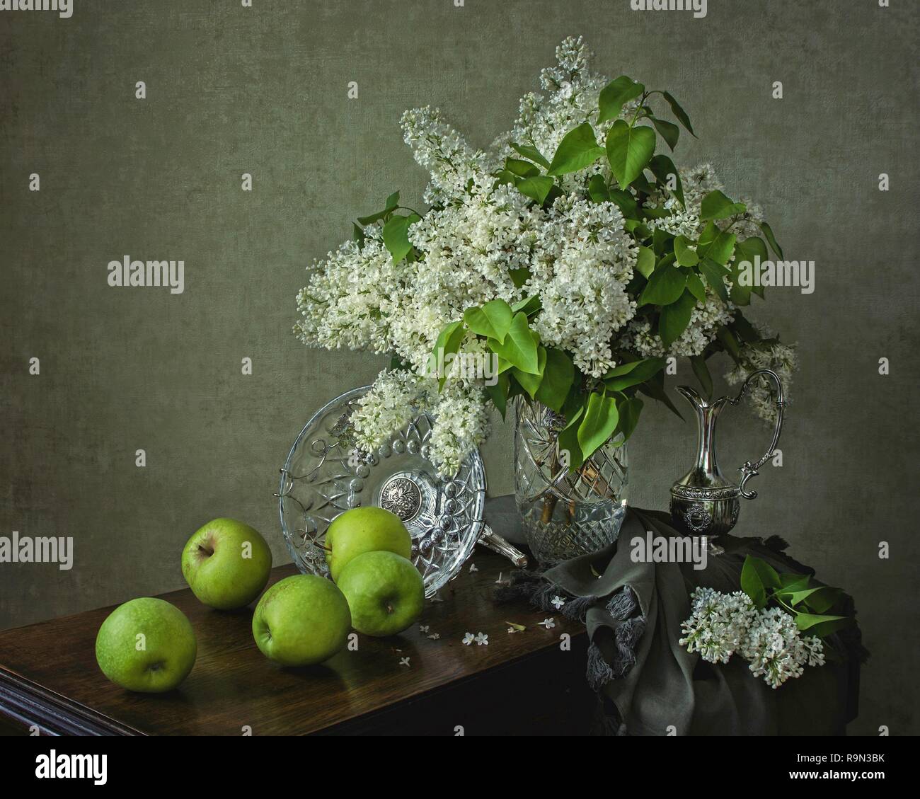 Still life with bouquet of lilac Stock Photo - Alamy