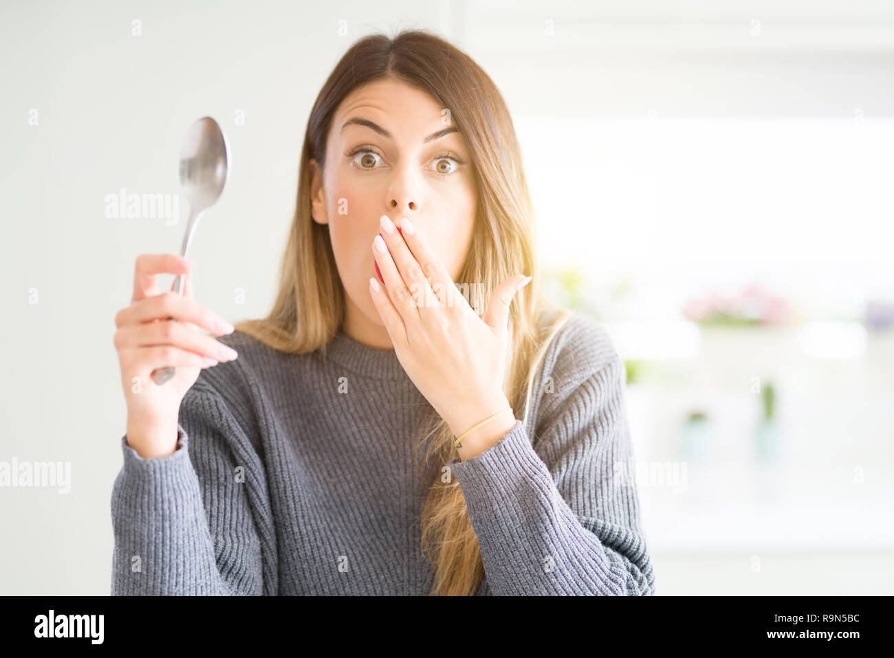 Silver spoon mouth hires stock photography and images Alamy