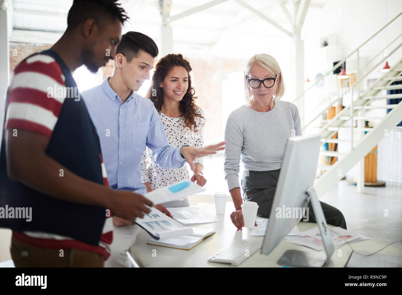 Business presentation on computer Stock Photo - Alamy