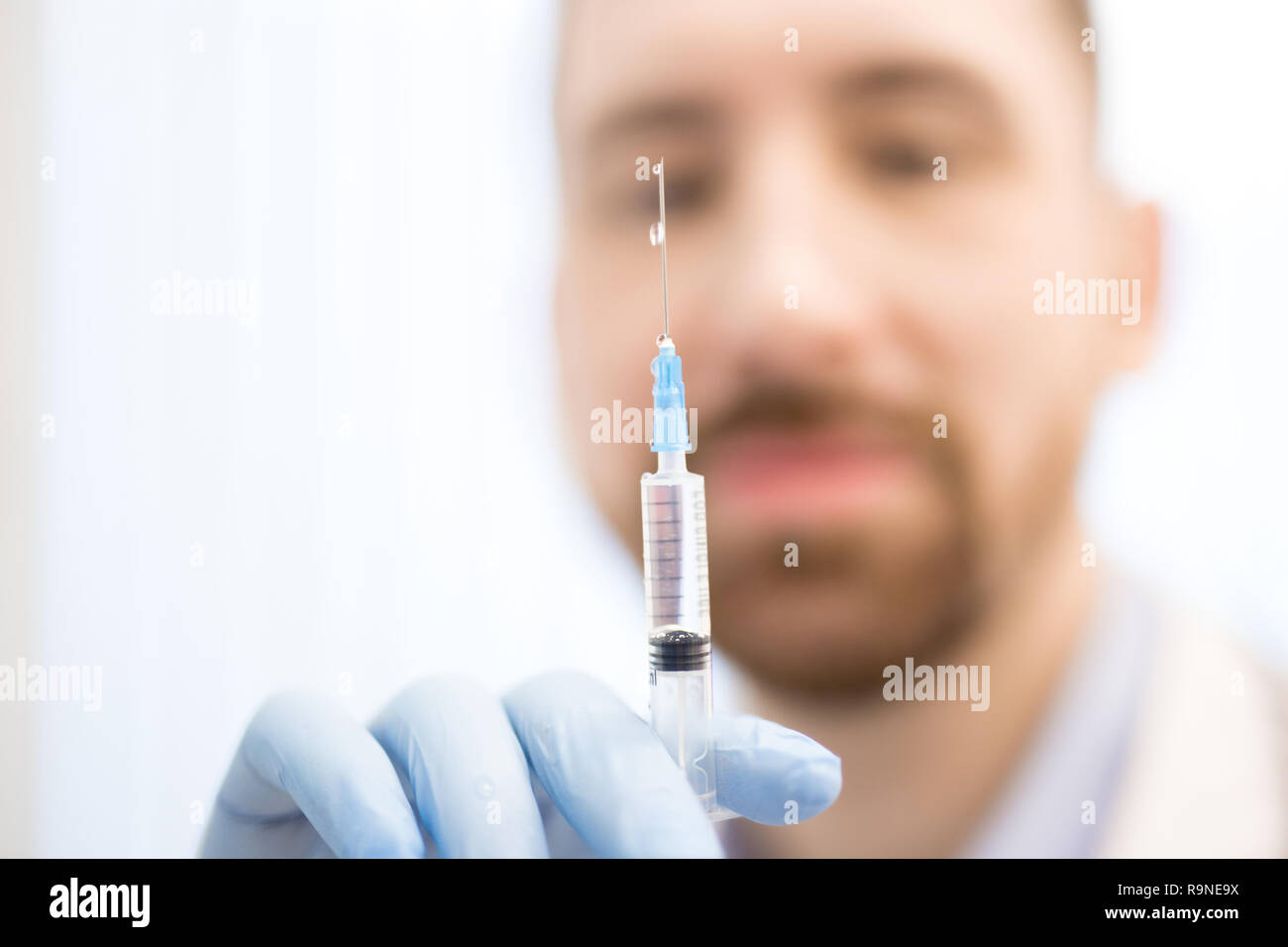 Man preparing injection hi-res stock photography and images - Alamy