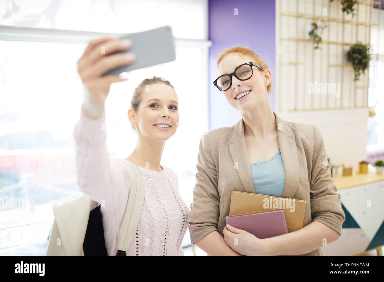 Young college student selfie hi-res stock photography and images - Alamy
