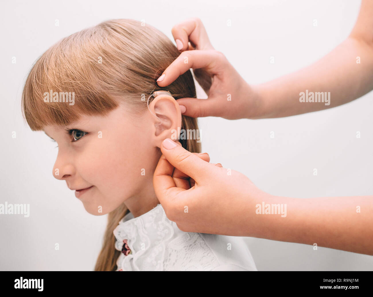 Putting hand to her ear hi-res stock photography and images - Alamy