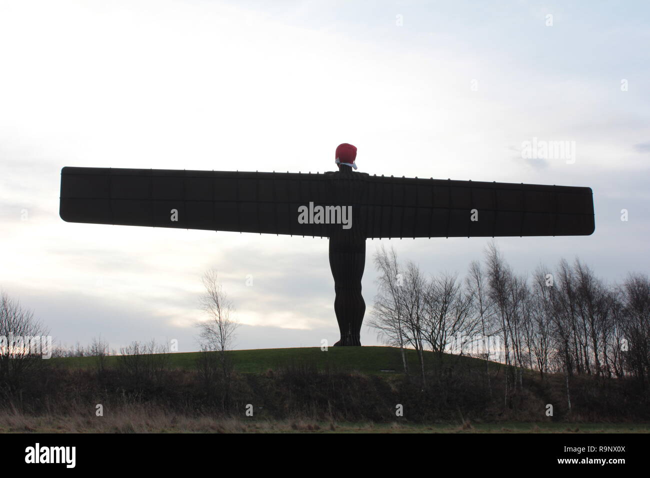 Gateshead, Newcastle upon Tyne, UK. 26th December, 2018. Angel of the North with Santa Clause Hat & The Moon - Gateshead - Angel of the North. Newcast Stock Photo