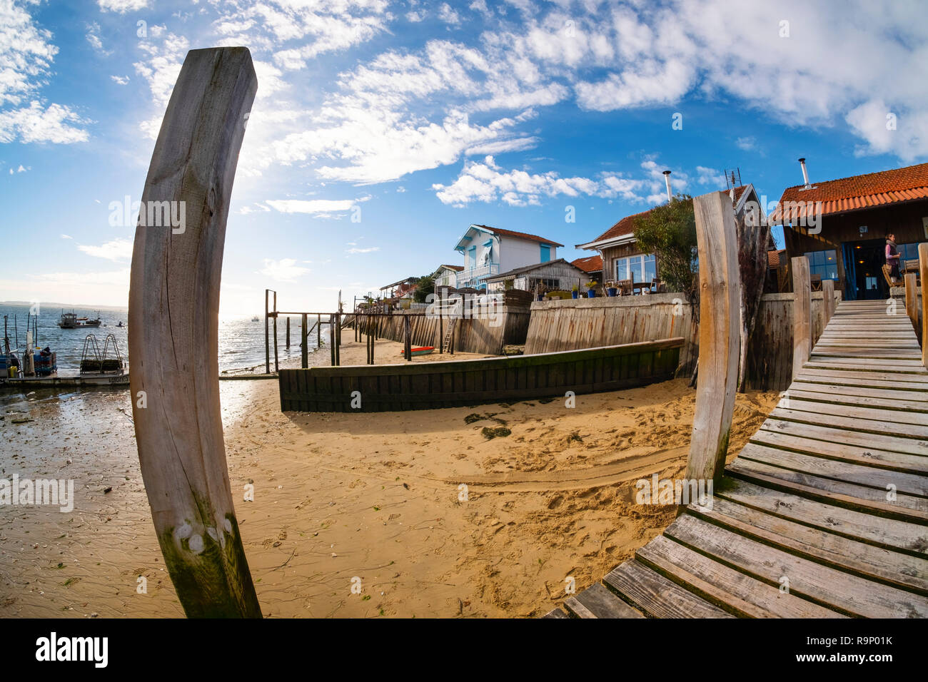 Beach. Oyster farming area, Arcachon Bay. Bassin d'Arcachon. LègeCap