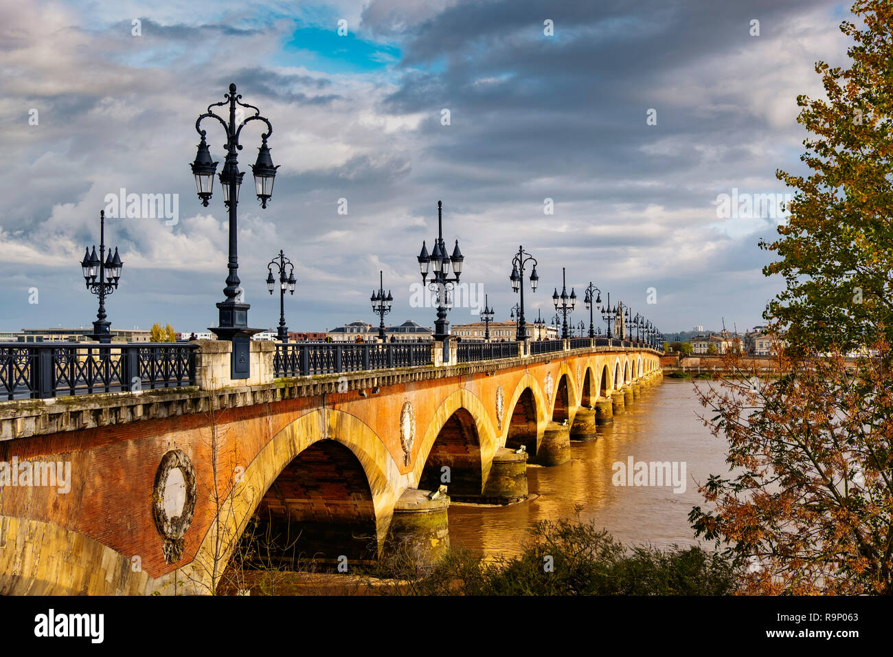 Pont de Pierre. Stone Bridge & Garonne River. Bordeaux, Gironde. Aquitaine region. France Europe Stock Photo