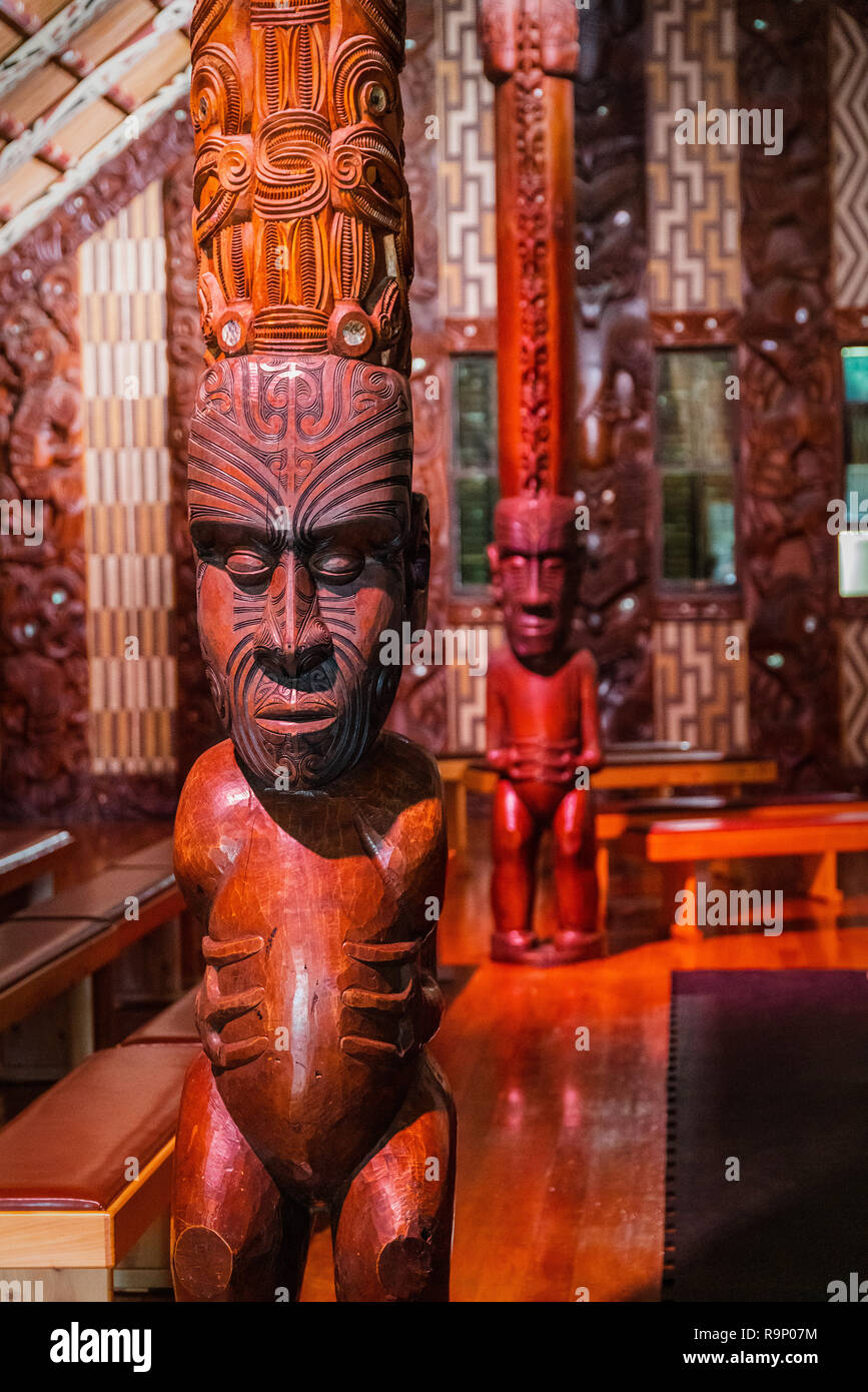 Traditional New Zealand Maori Wood Carving Stock Photo Alamy